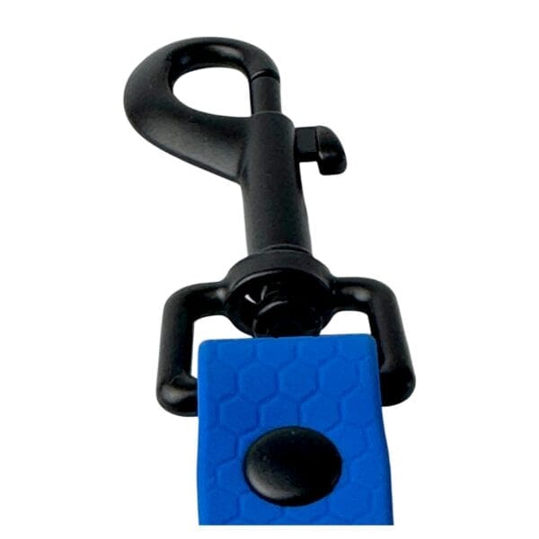 Close-up of a black metal clip on the blue, hexagon-patterned WAVE City Lead 120cm waterproof dog lead with black button, isolated on white background.
